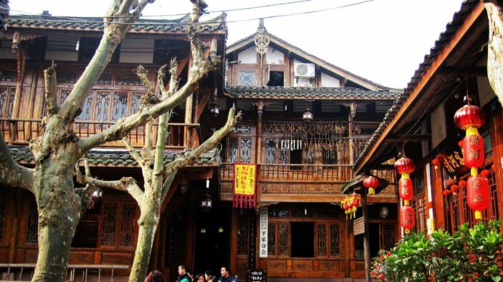 重庆对房产税进行调整:高档住房建筑面积180平方米内免税